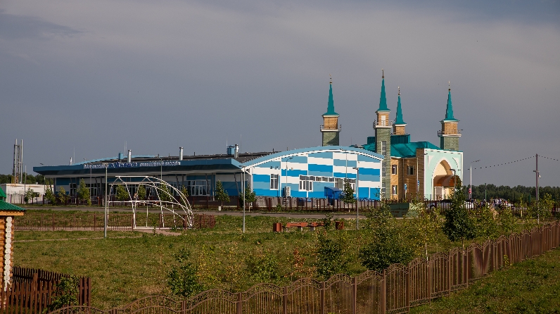 Республика татарстан с высокая гора. Высокая гора парк Заказанье. Бассейн Инеш высокая гора. Мечеть Гафиятулла высокая гора.