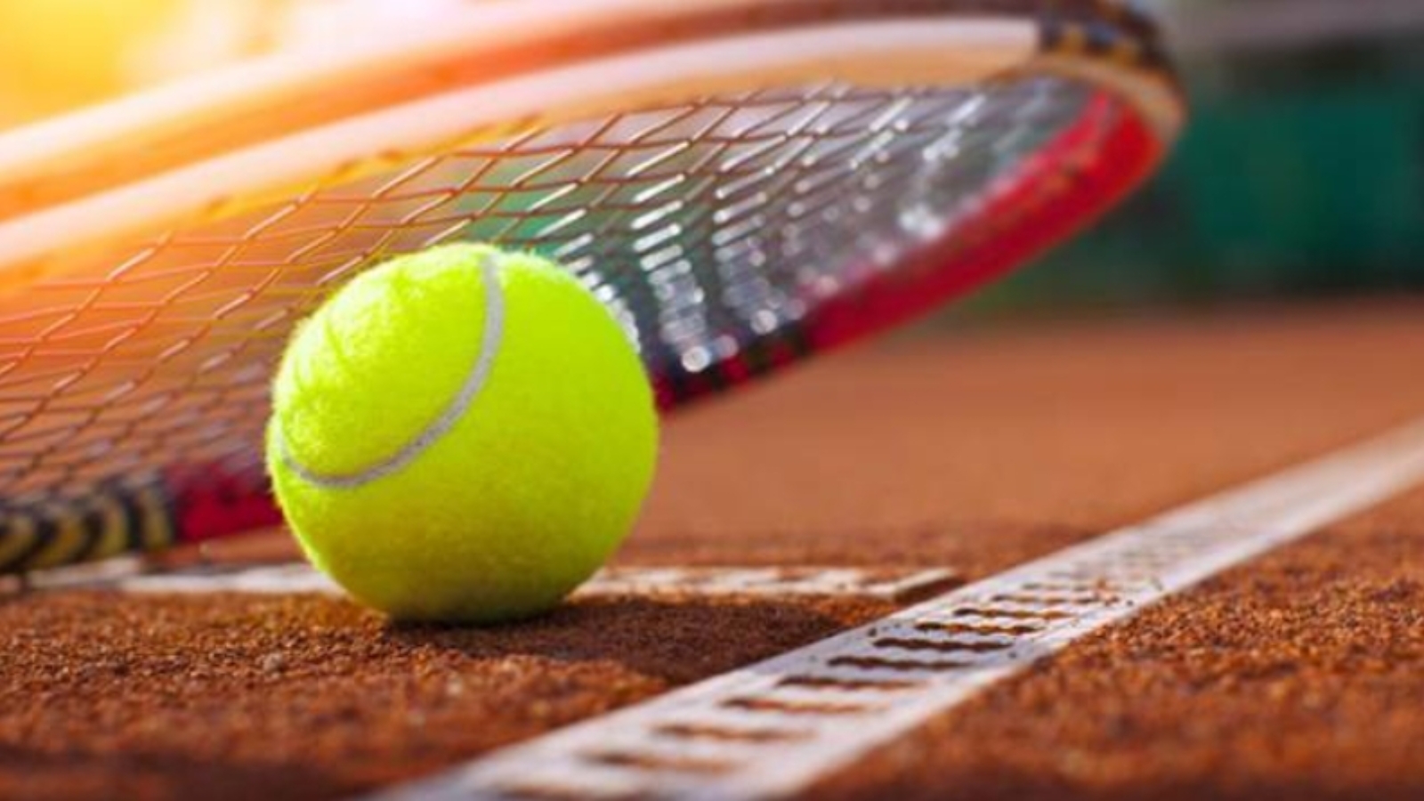 Sports tennis. Большой теннис. Теннисный мяч на корте. Грунт теннис. Теннисный мяч для большого тенниса.