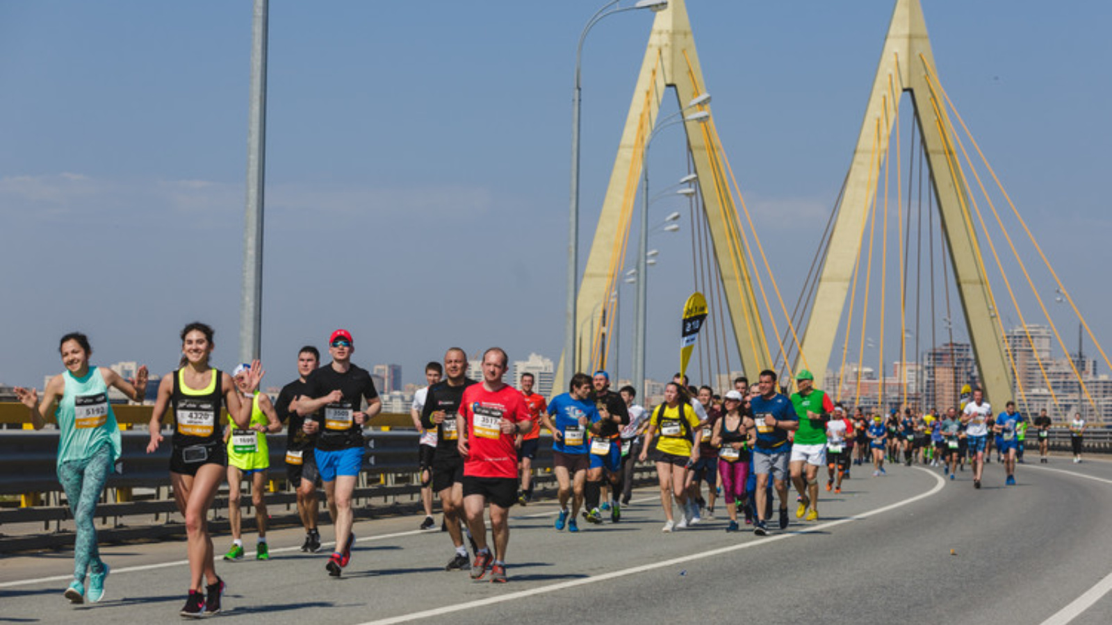 Полумарафон казань 2024 сентябрь. Полумарафон казань 2024 сентябрь. Марафон казань 2023. Марафон казань 2024. Экспо казанский марафон 2024.